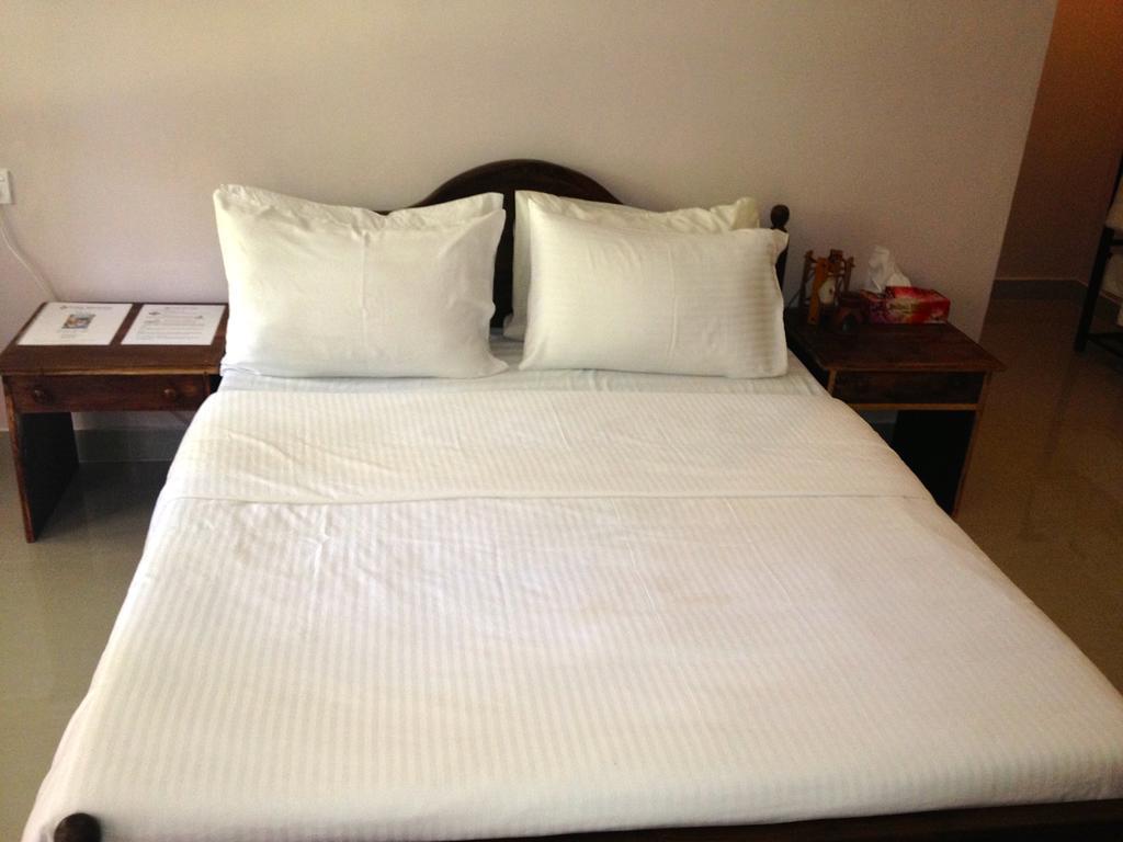 Fire Dragon Hideaway Hotel Negombo Room photo